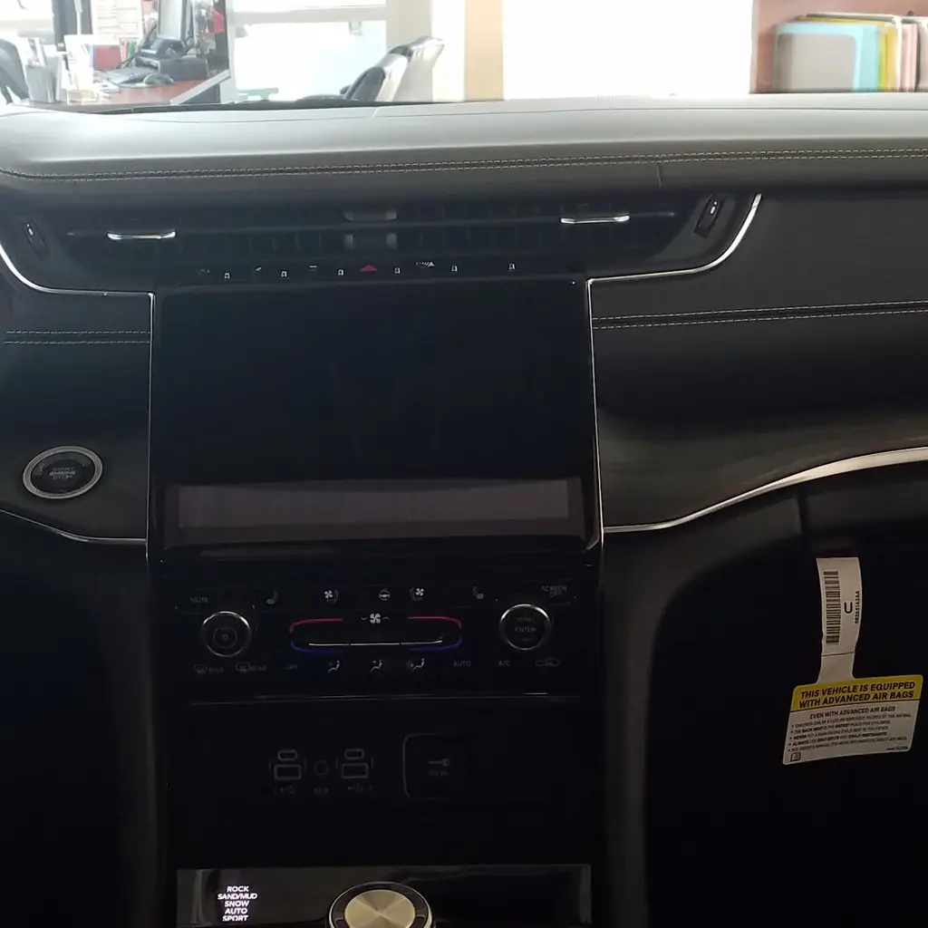 Center display and console in a 2021 Jeep Grand Cherokee L.