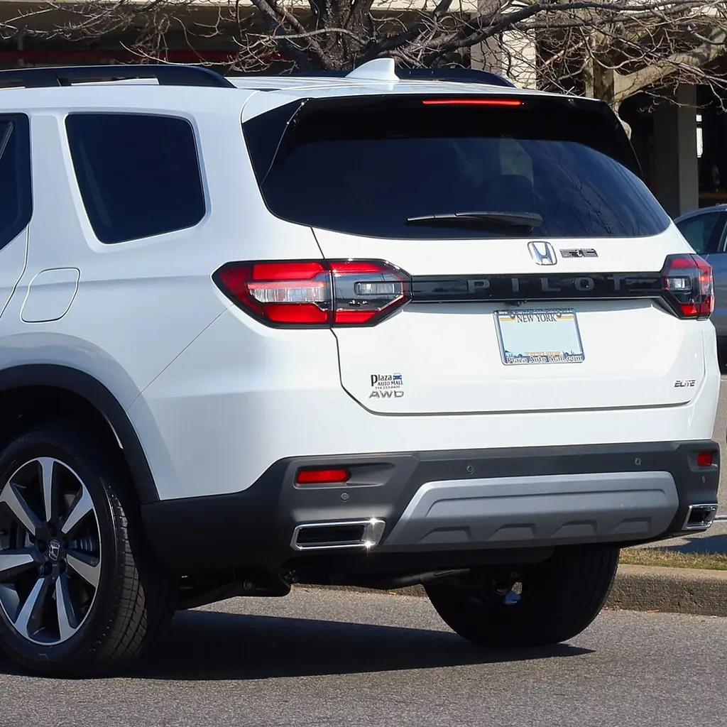 Rear liftgate and taillights of a white 2023 Honda Pilot Elite.