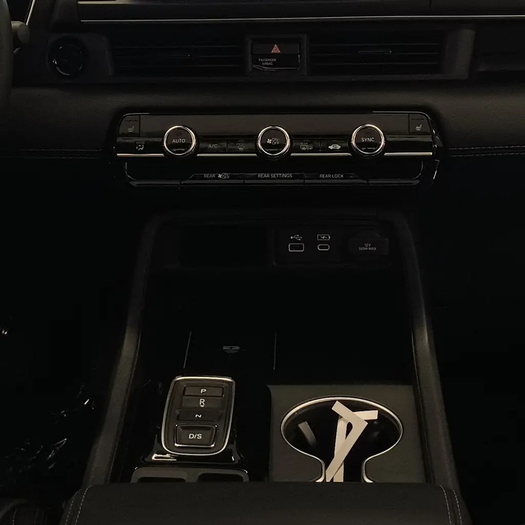 Gear-selector console and lower dashboard in a 2023 Pilot.