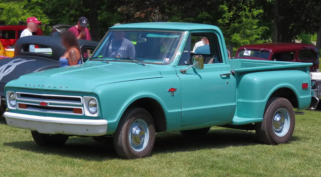 1967 Chevrolet C10 Stepside with its bed-side step
