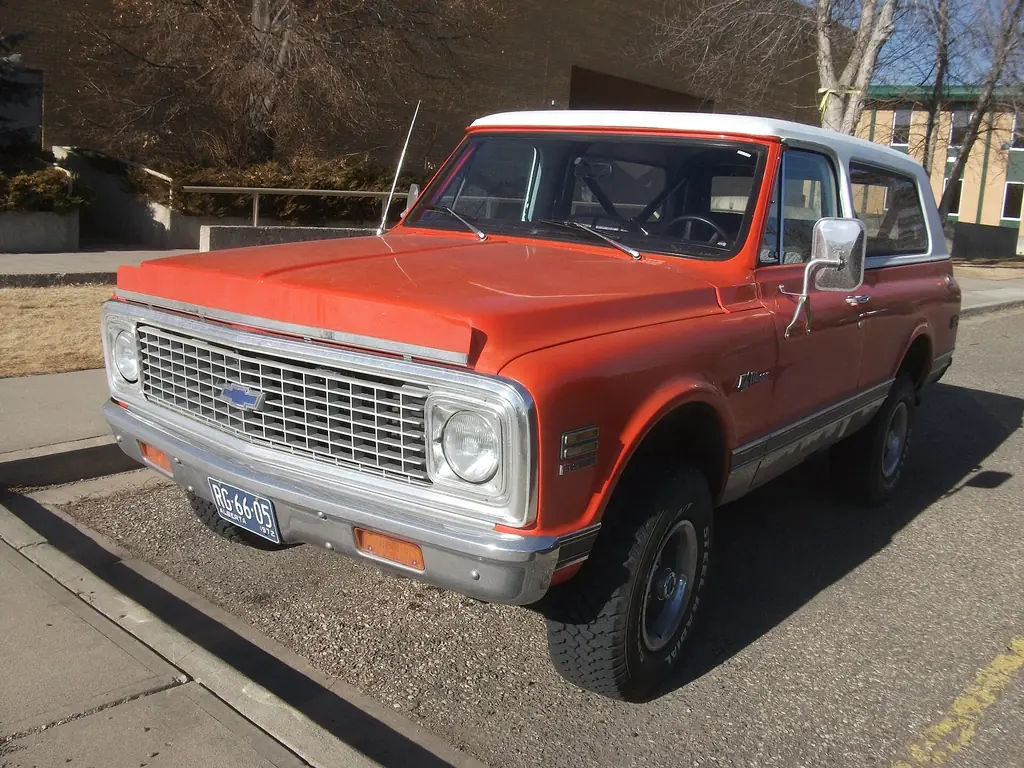 1972 Chevrolet K10 Blazer with its hardtop fitted; the text discusses the later 1973 model