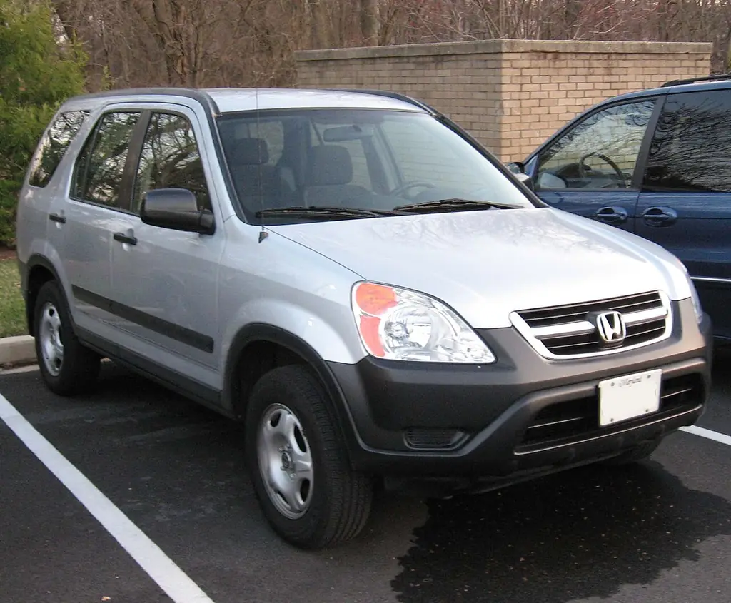 2002–2004 Honda CR-V, exterior context